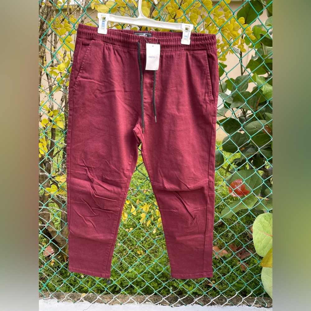 🛍 Burgundy Pants | New, never used
$25.00 |X-Large 

DM for more info 📩